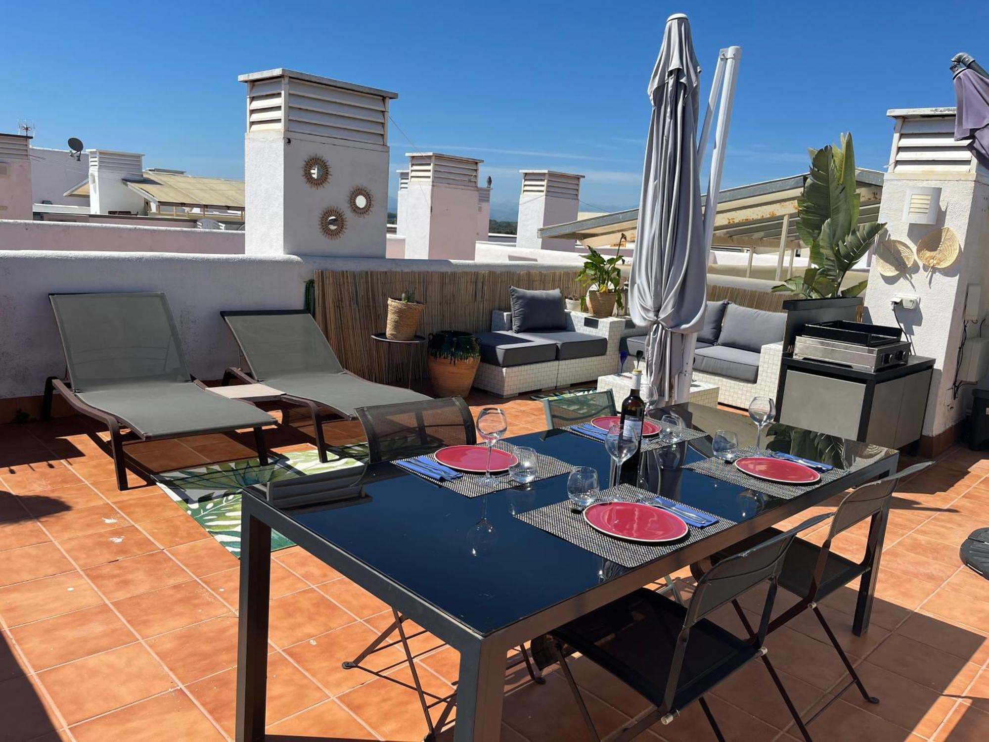 Appartement Avec Terrasse Sur Le Toit Vue Mer Roses Exterior photo